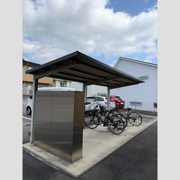 現地周辺 (駐輪場)