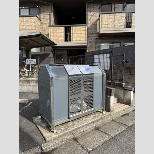 現地周辺 (ゴミステーション)