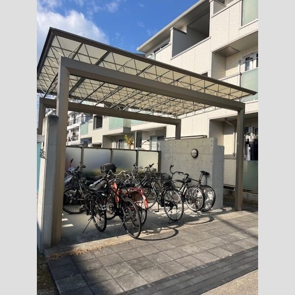 現地周辺 (駐輪場)