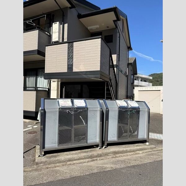 現地周辺 (ゴミステーション)