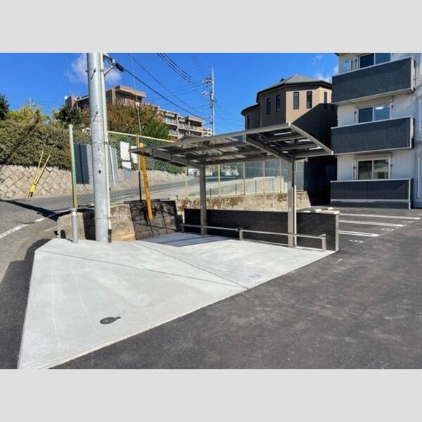 現地周辺 (駐輪場)