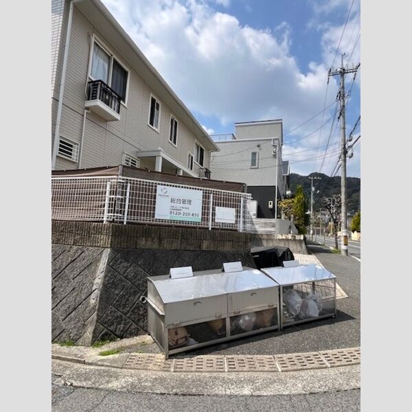 現地周辺 (ゴミステーション)