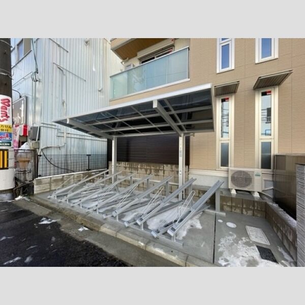 現地周辺 (駐輪場)