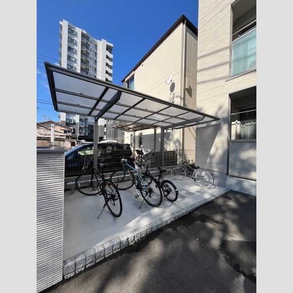 現地周辺 (駐輪場)