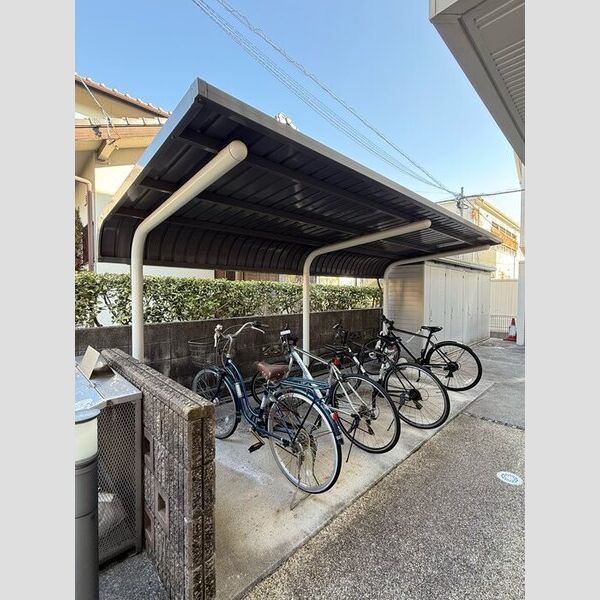 現地周辺 (駐輪場)