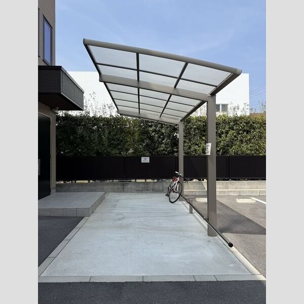 現地周辺 (駐輪場)