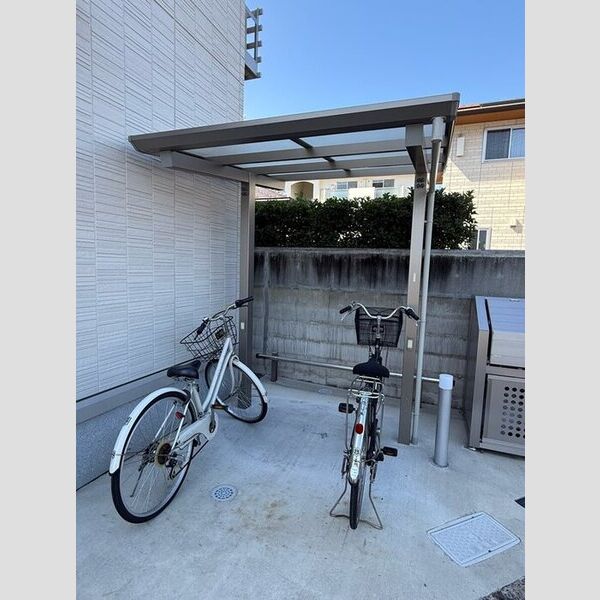 現地周辺 (駐輪場)