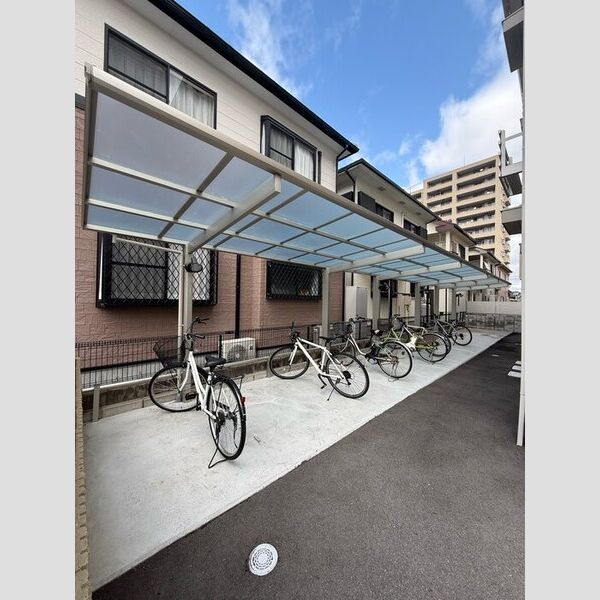 現地周辺 (駐輪場)