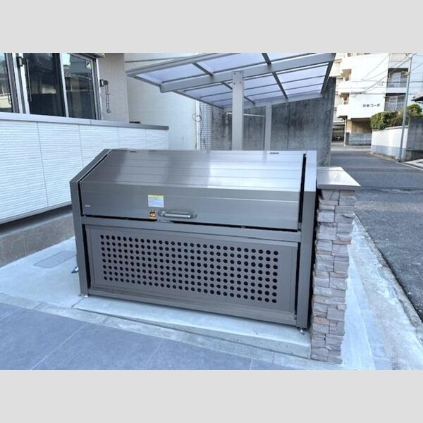 現地周辺 (ごみ置場)