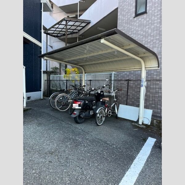 現地周辺 (駐輪場)