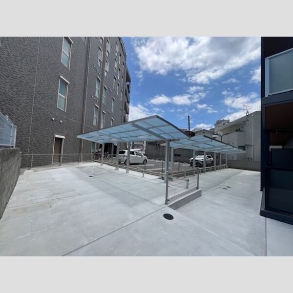 現地周辺 (駐輪場)