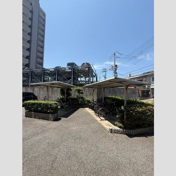 現地周辺 (駐輪場)