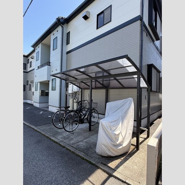 現地周辺 (駐輪場)