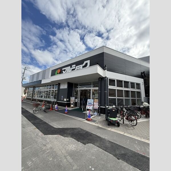 現地周辺 (マルショク旭店 417m)