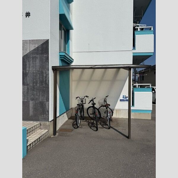 現地周辺 (駐輪場)