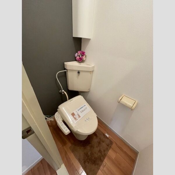 トイレ (温水洗浄暖房便座)