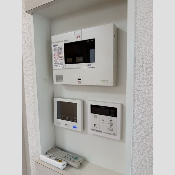 その他設備 (セコムのセキュリティ・モニター付きインターホン・給湯モニター)