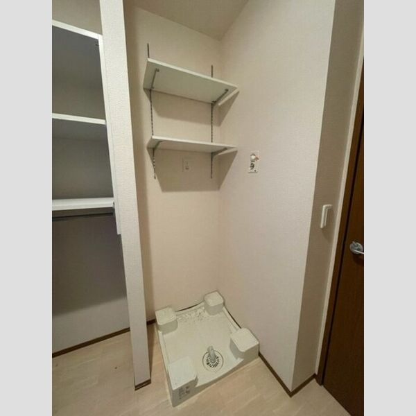 洗面所 (室内洗濯機置場)