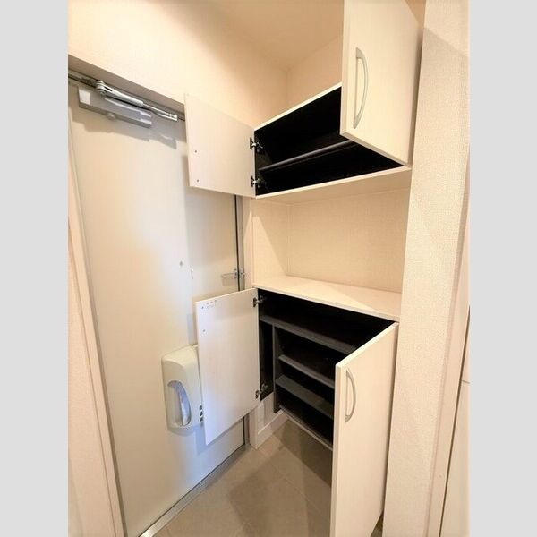 玄関 (シューズボックス)