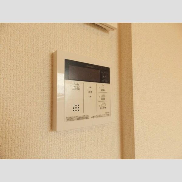 バス (追い炊き機能つき給湯器)