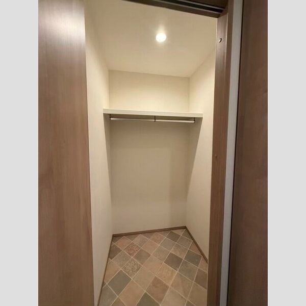 玄関 (物入(玄関))