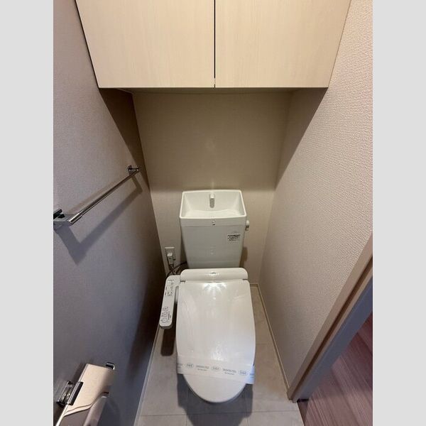 トイレ (温水洗浄暖房便座)