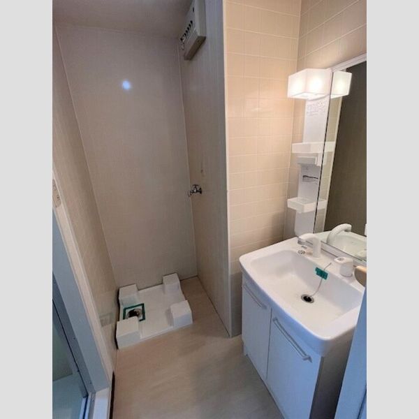 洗面所 (洗髪洗面化粧台・室内洗濯機置場)