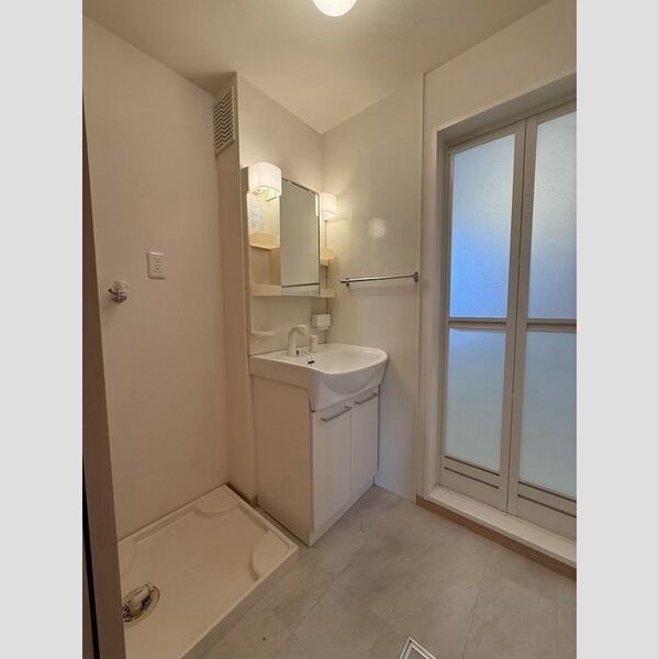 洗面所 (洗髪洗面化粧台・室内洗濯機置場)