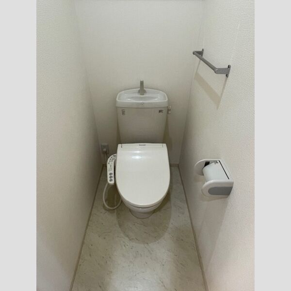 トイレ (温水洗浄暖房便座)