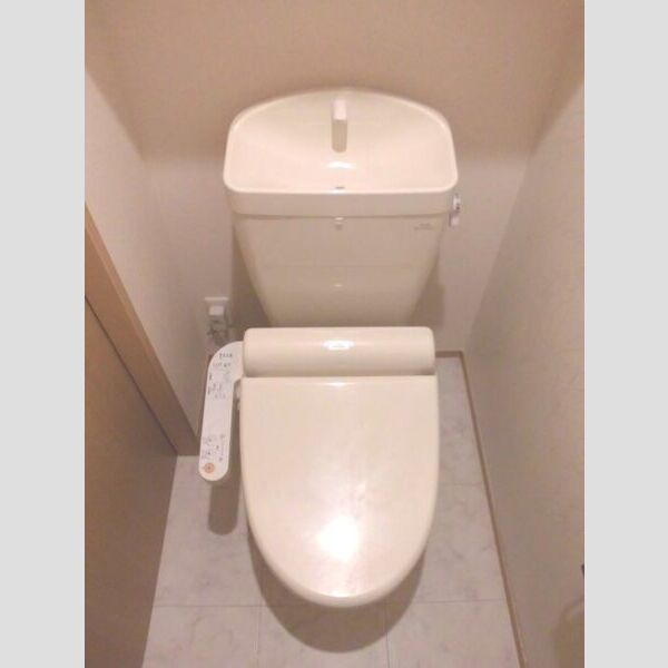 トイレ (トイレ)