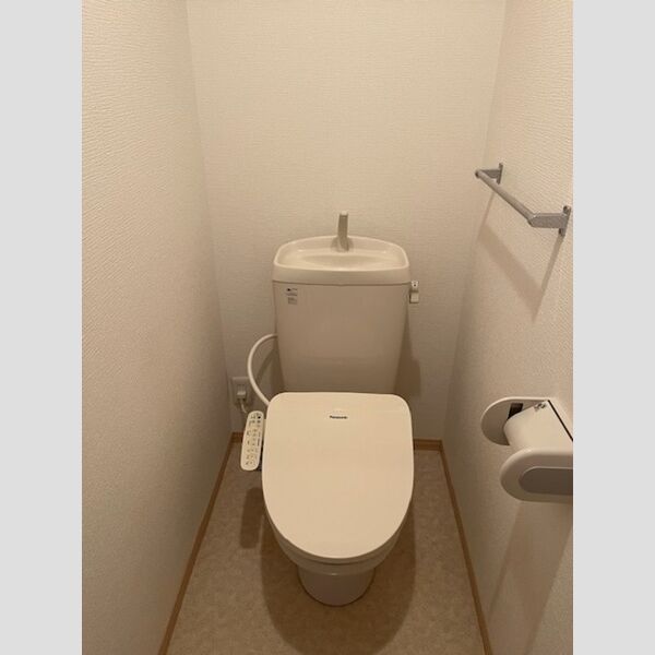トイレ (温水洗浄暖房便座)