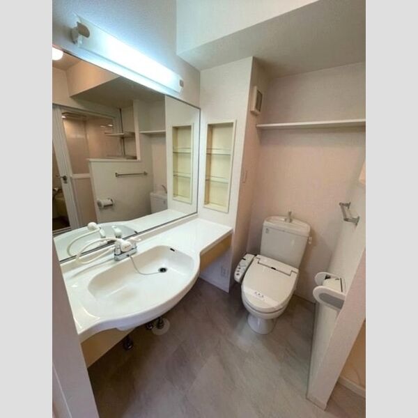 洗面所 (洗髪洗面化粧台・温水洗浄暖房便座)