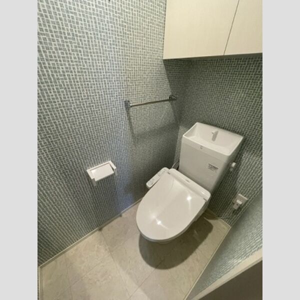 トイレ (温水洗浄暖房便座)