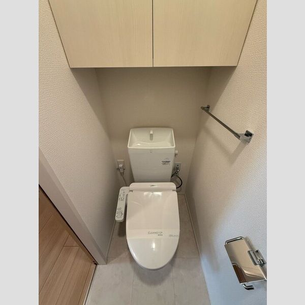 トイレ (温水洗浄暖房便座)