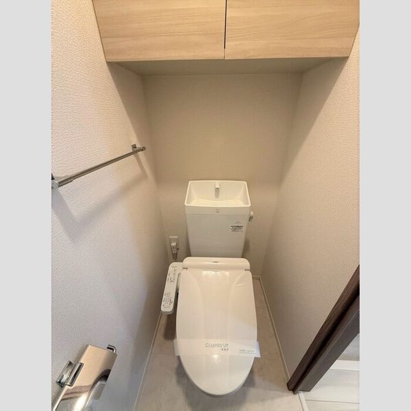 トイレ (温水洗浄暖房便座)