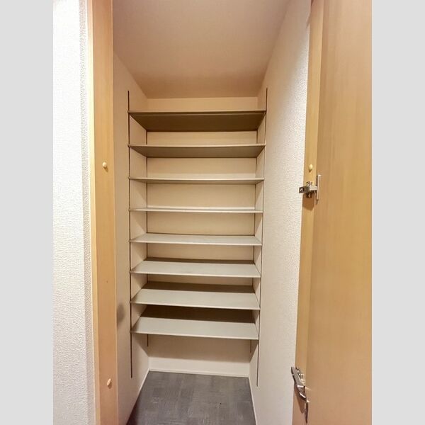 玄関 (シューズクローク)