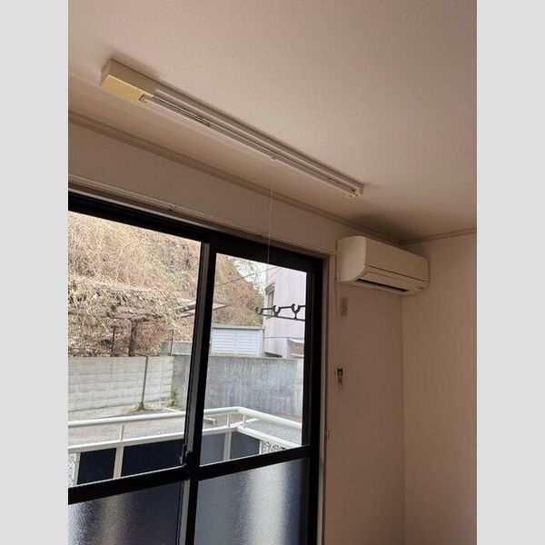 その他設備 (エアコン・室内物干し)