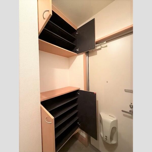 玄関 (シューズボックス)