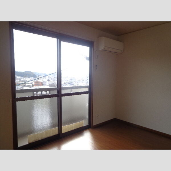 居室・リビング (洋室南東側、エアコン付)