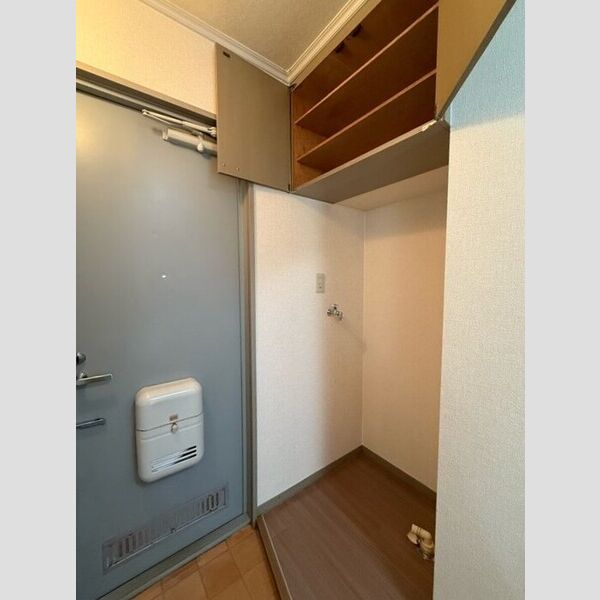 玄関 (シューズボックス・室内洗濯機置場)