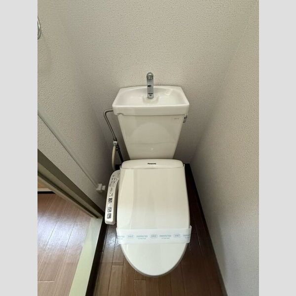 トイレ (温水洗浄暖房便座)