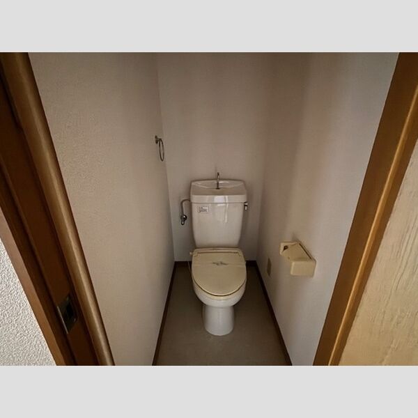 トイレ (トイレ)