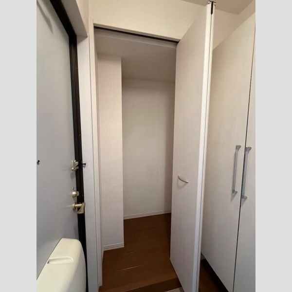 玄関 (物入(玄関))