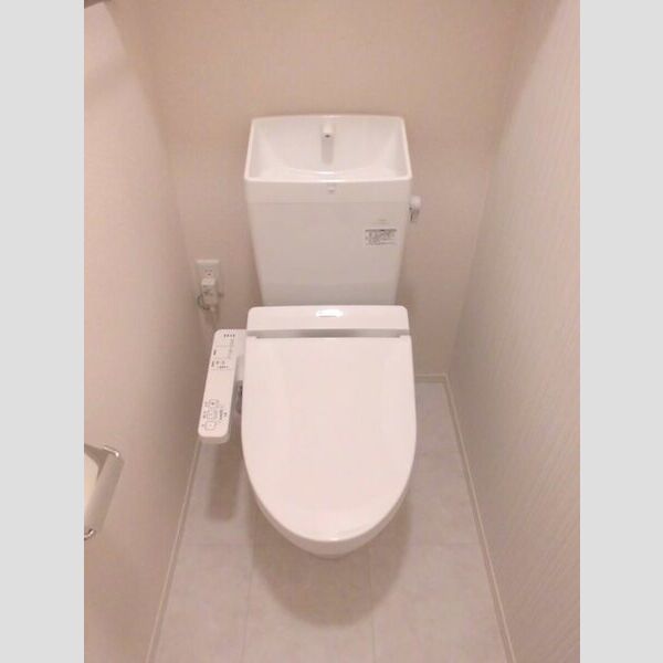 トイレ (トイレ)