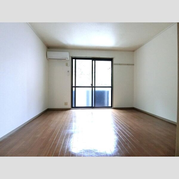 居室・リビング (8帖エアコン付き)