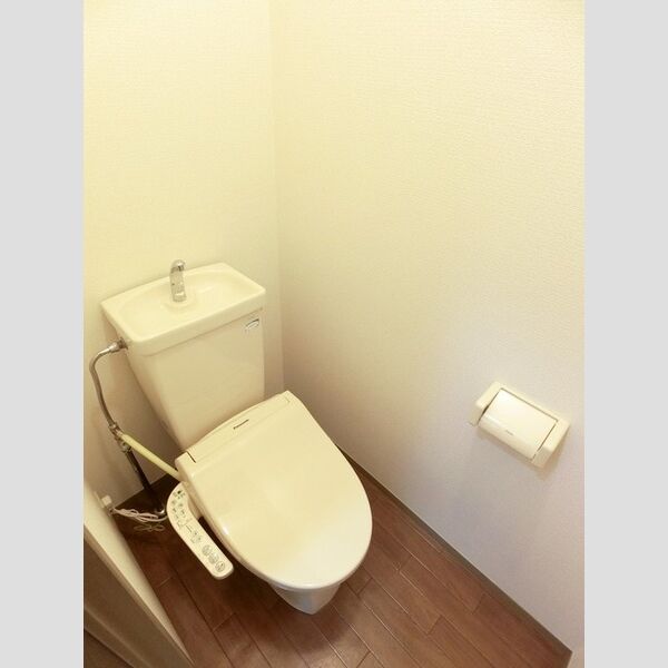 トイレ (温水洗浄便座付き)
