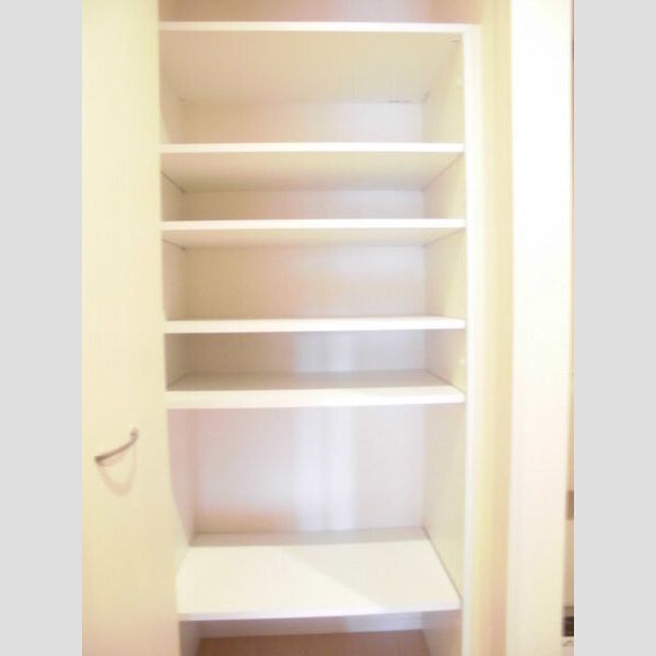 収納 (303号室:玄関前クローゼット)