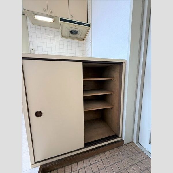 玄関 (シューズボックス)