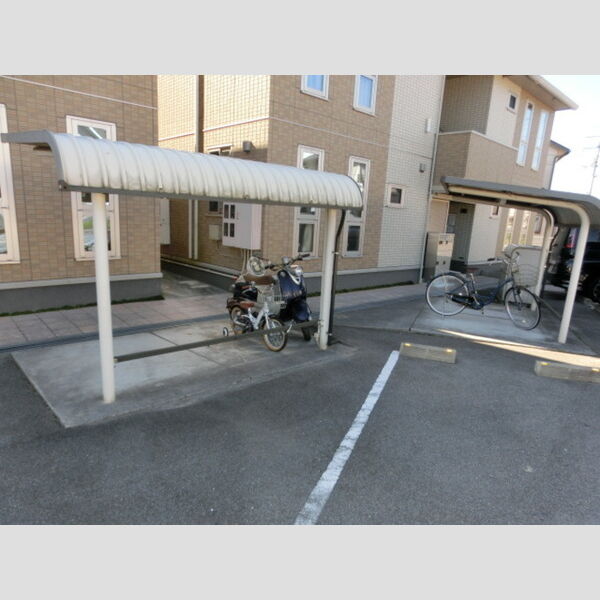 現地周辺 (駐輪場)