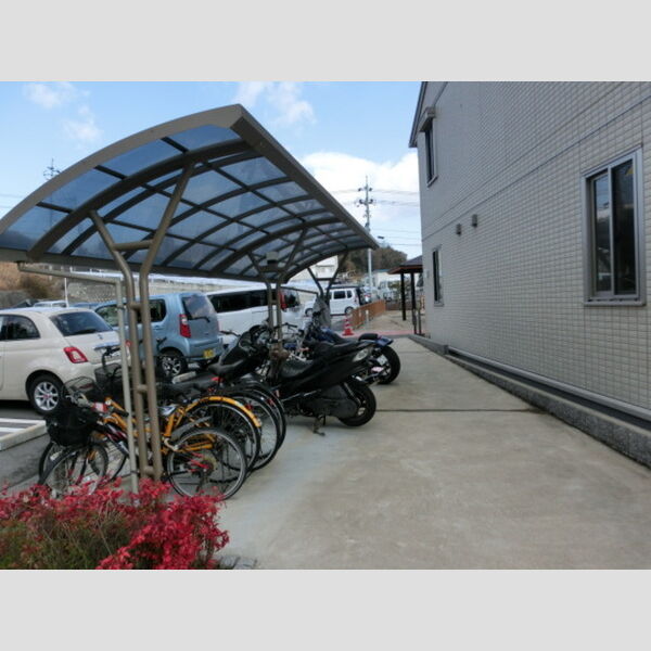 現地周辺 (駐輪場)